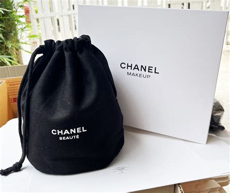 chanel mini make up pouch|Chanel makeup bag vip gift.